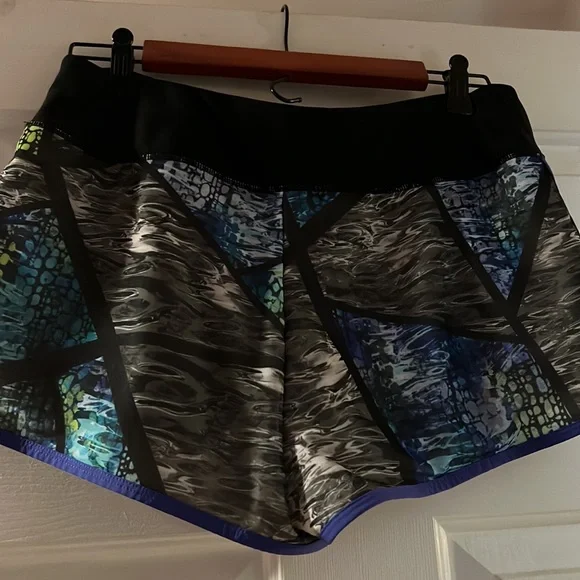 Avia active shorts with liner worn once sz med - Picture 2 of 2